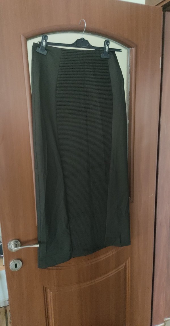 Siyah Piliseli Uzun Kadın Etek - Görsel 3