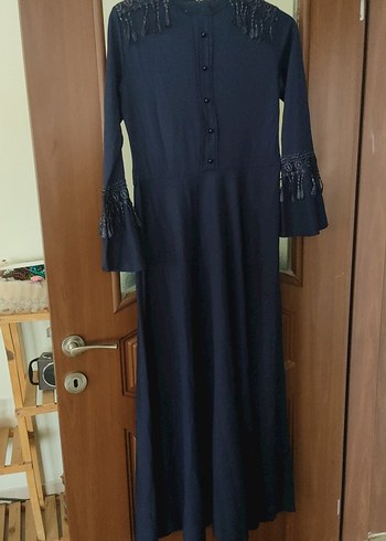 Düğmeli Lacivert Nakışlı Uzun Elbise - Görsel 3