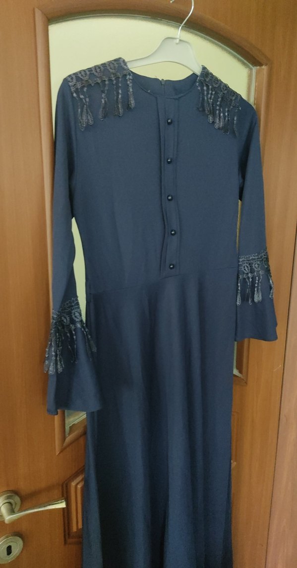 Düğmeli Lacivert Nakışlı Uzun Elbise - Görsel 4