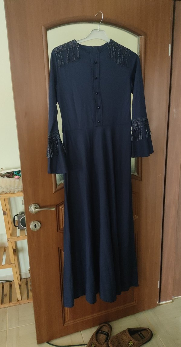 Düğmeli Lacivert Nakışlı Uzun Elbise - Görsel 3