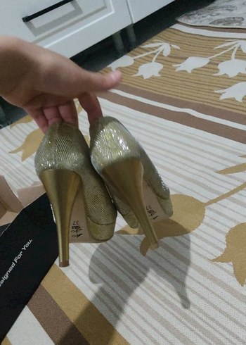 Altın Renkli Parlak Topuklu Kadın Abiye Ayakkabı - Görsel 12