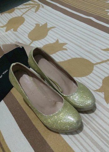 Altın Renkli Parlak Topuklu Kadın Abiye Ayakkabı - Görsel 11