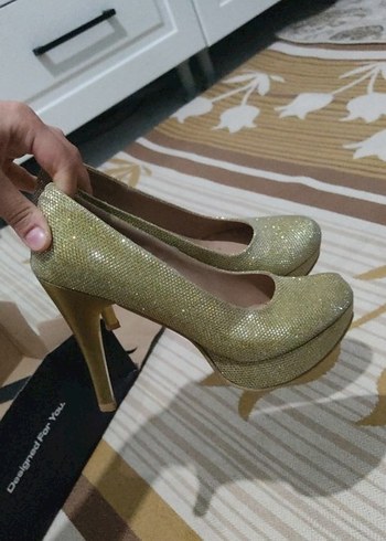 Altın Renkli Parlak Topuklu Kadın Abiye Ayakkabı - Görsel 13