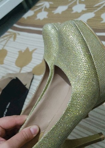 Altın Renkli Parlak Topuklu Kadın Abiye Ayakkabı - Görsel 17