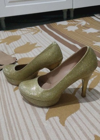 Altın Renkli Parlak Topuklu Kadın Abiye Ayakkabı - Görsel 2