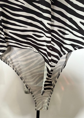 Zebra Desenli Uzun Kollu Yüksek Yaka Bluz - Görsel 2