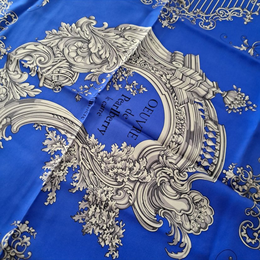 Mavi Desenli ipek eşarp - Görsel 2