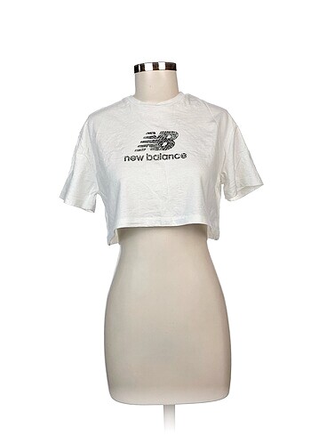 New Balance T-shirt %70 İndirimli.