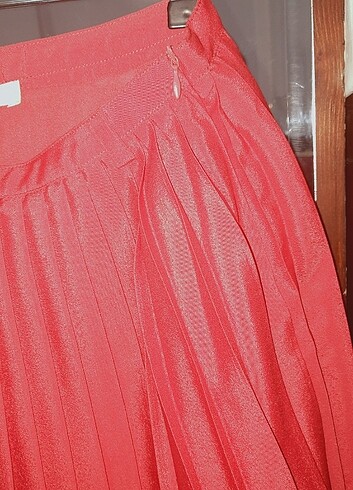 38 Beden kırmızı Renk Yeni, Twist marka, hic giyilmemiş,kirmizi, pliseli etek