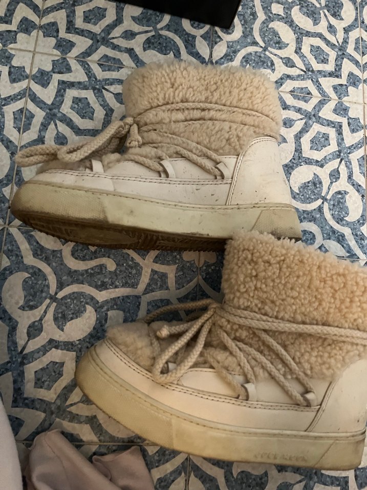 Beyaz Yünlü Tüylü Kadın moon bot - Görsel 2