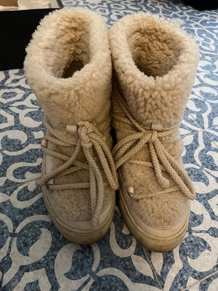 Beyaz Yünlü Tüylü Kadın moon bot - Görsel 5