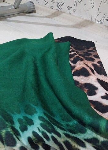 Siyane scarf şal leopar desen koyu yeşildir ürün rengi ilk resim