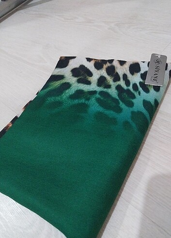  Beden Siyane scarf şal leopar desen koyu yeşildir ürün rengi ilk resim