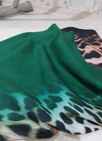  Beden yeşil Renk Siyane scarf şal leopar desen koyu yeşildir ürün rengi ilk resim