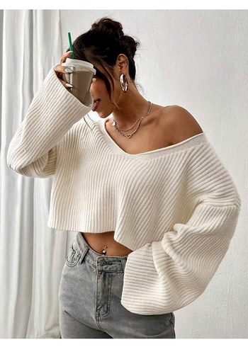 V Yaka Beyaz Örgü Salaş Kazak - Görsel 3