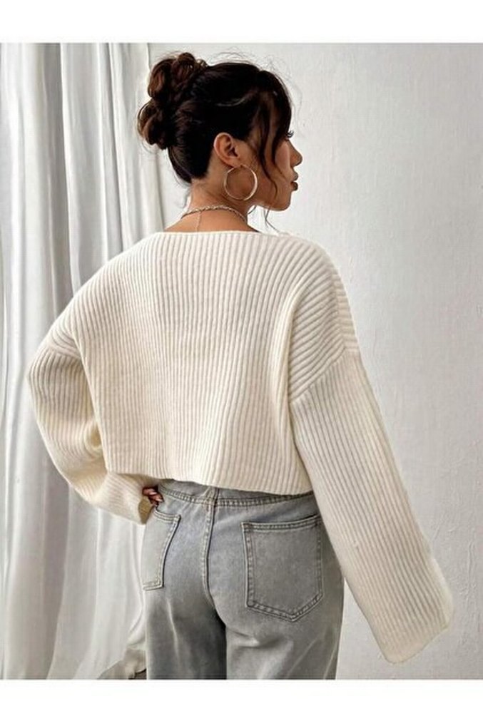 V Yaka Beyaz Örgü Salaş Kazak - Görsel 2