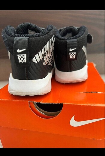 25 Beden Nike spor ayakkabı çocuk
