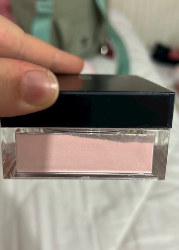 Huda Beauty Huda Beauty pembe Pudra