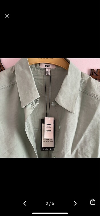 Mavi jeans yeşil gömlek