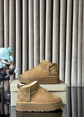 Ugg UGG bilek boy model..