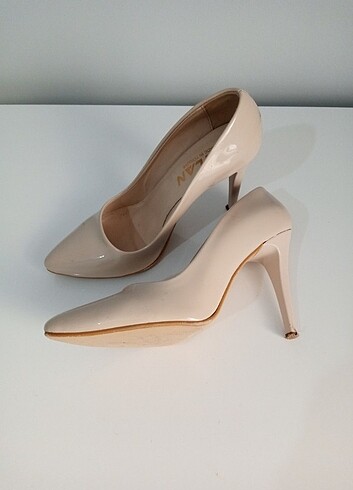 Ten rengi stiletto