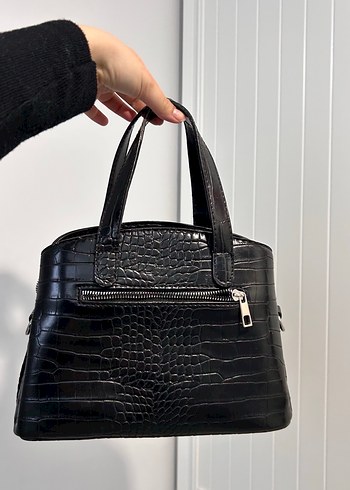 Siyah çanta - Görsel 2