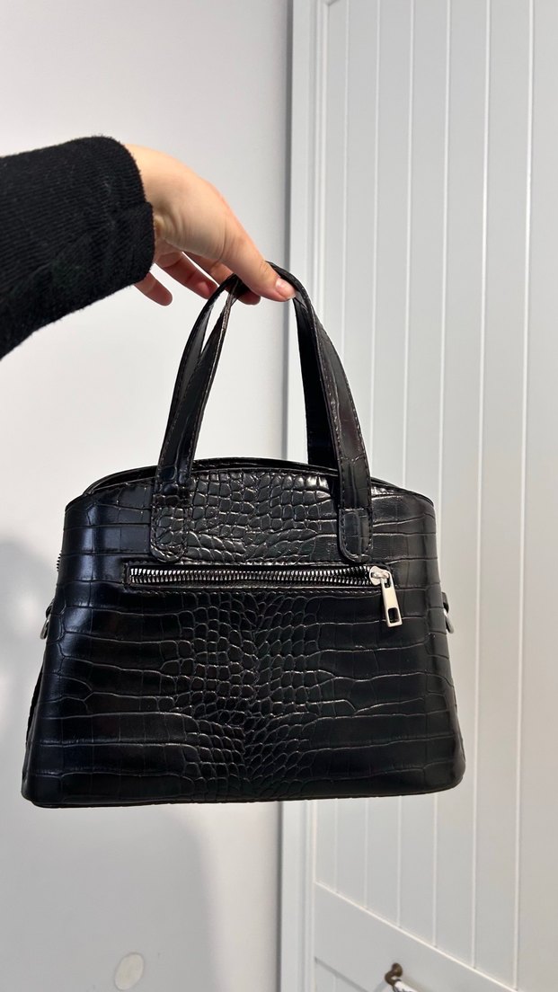 Siyah çanta - Görsel 2