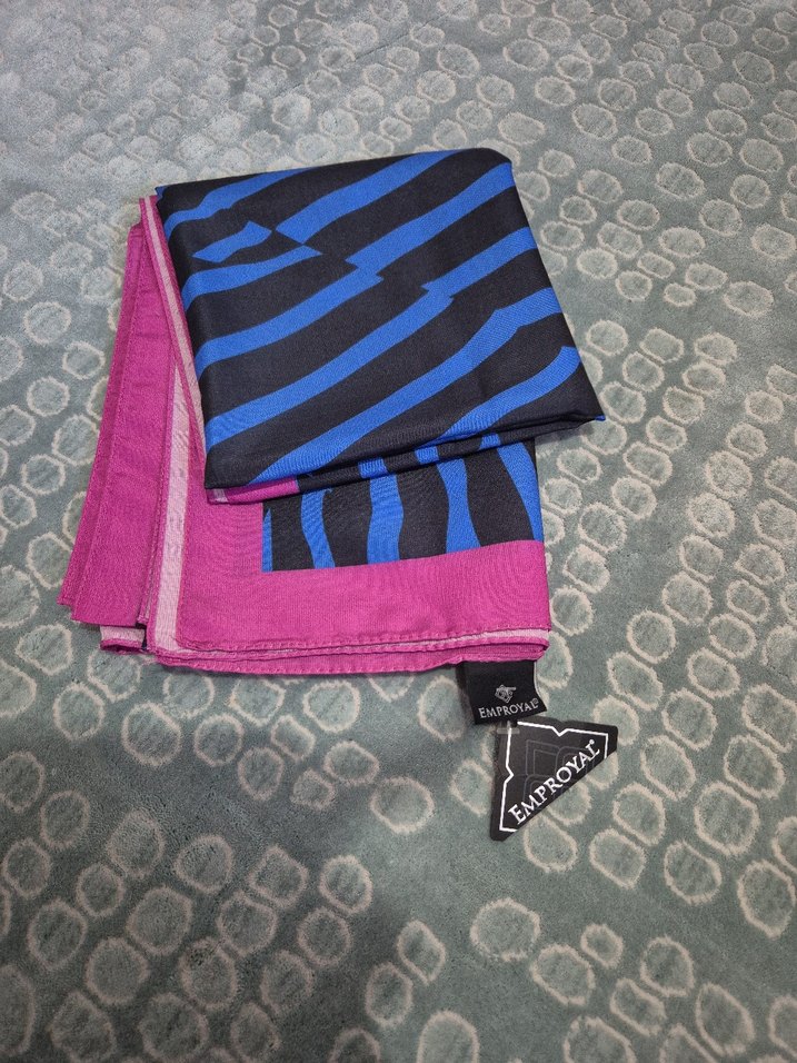 Mor Çerçeveli Siyah-Mavi Desenli Kadın Fular - Görsel 2