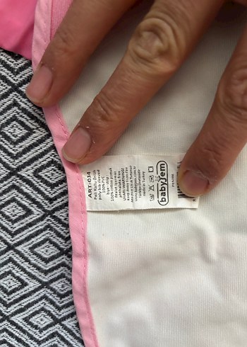 Renkli Baskılı Pembe Bebek Önlüğü - Görsel 2