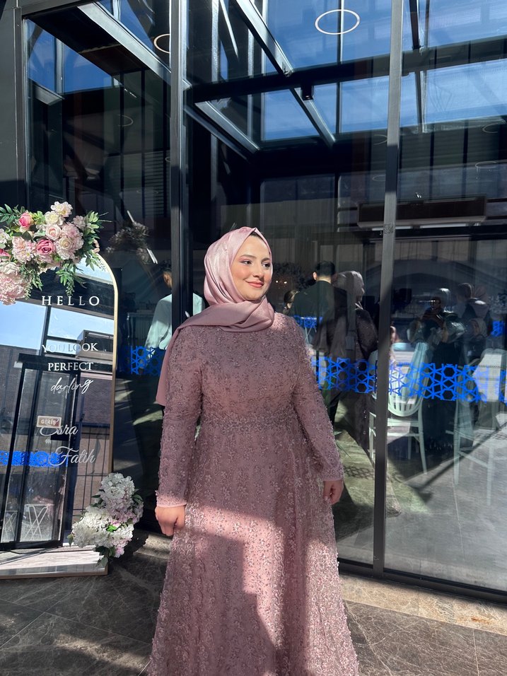 Pembe Uzun Dökümlü parlak  Elbise - Görsel 2