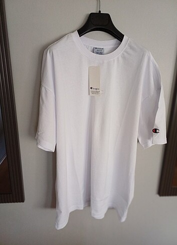 l Beden beyaz Renk Champion marka oversize tshirt L beden 