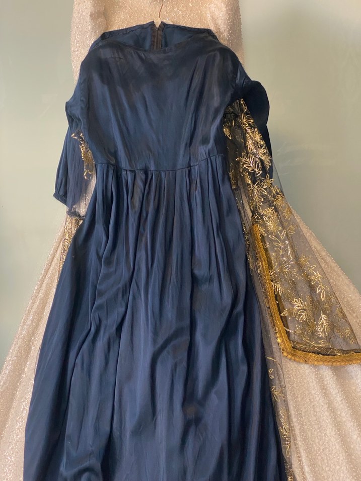 Altın İşlemeli Kadın Yöresel Kıyafet - Görsel 4