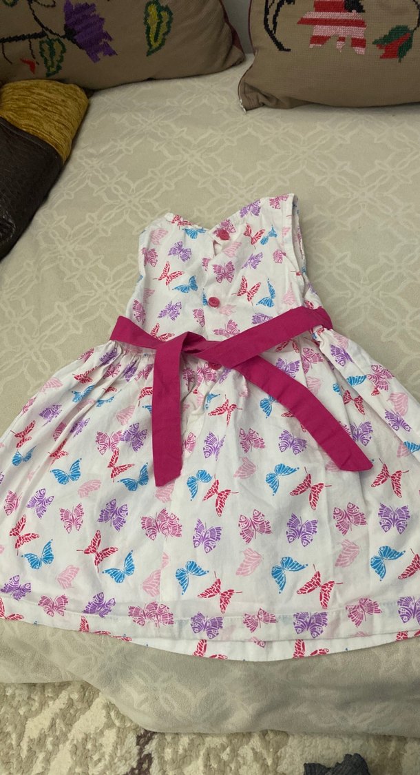 Kelebek Desenli Kolsuz Kız Elbisesi - Görsel 2