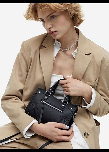 H&M siyah çapraz askılı omuz çantası 