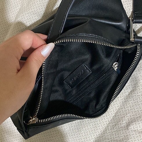 Beden Pull and Bear Siyah Deri Çanta