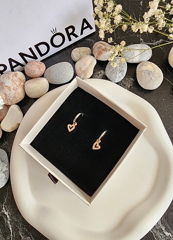 Pandora Pandora Işıltılı Kalpli Halka Küpe
