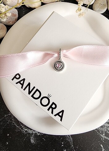 Pandora Işıltılı Çift Hale Kalpli Charm