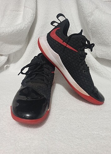 Nike LeBron Witness 3 Basketbol Ayakkabısı 
