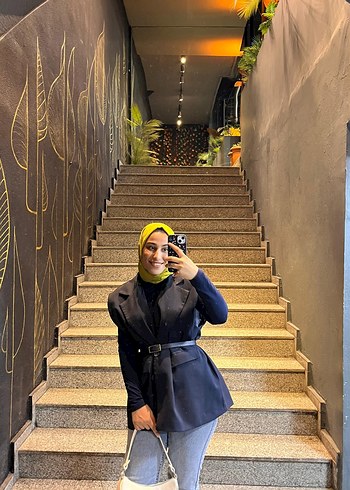 Kemerli Siyah Kısa Kadın Yelek - Görsel 3