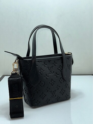 Louis Vuitton LOUIS VUITTON