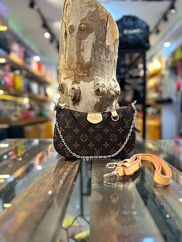 Louis Vuitton LOUIS VUITTON
