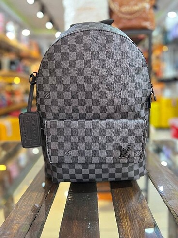 Louis Vuitton Louis VUITTON