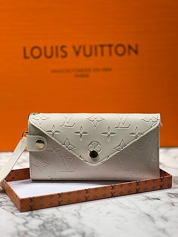 Louis Vuitton LV NATUREL PHONE WALLET