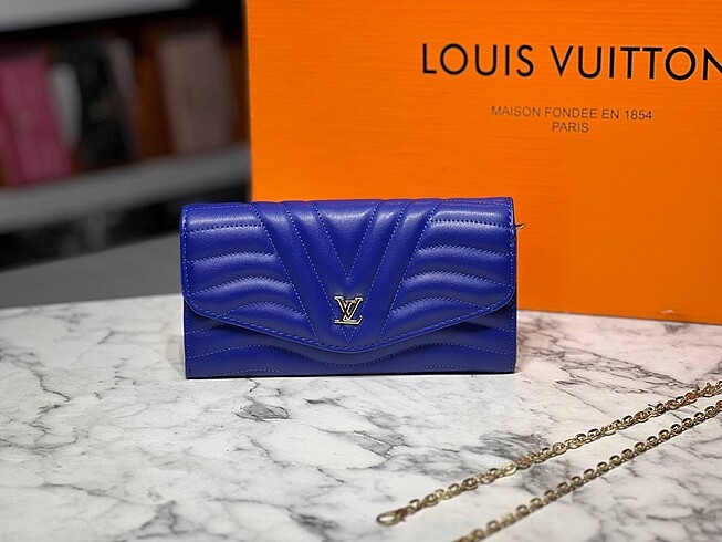 Louis Vuitton LOUİEV WİTH CHAİN WALLET