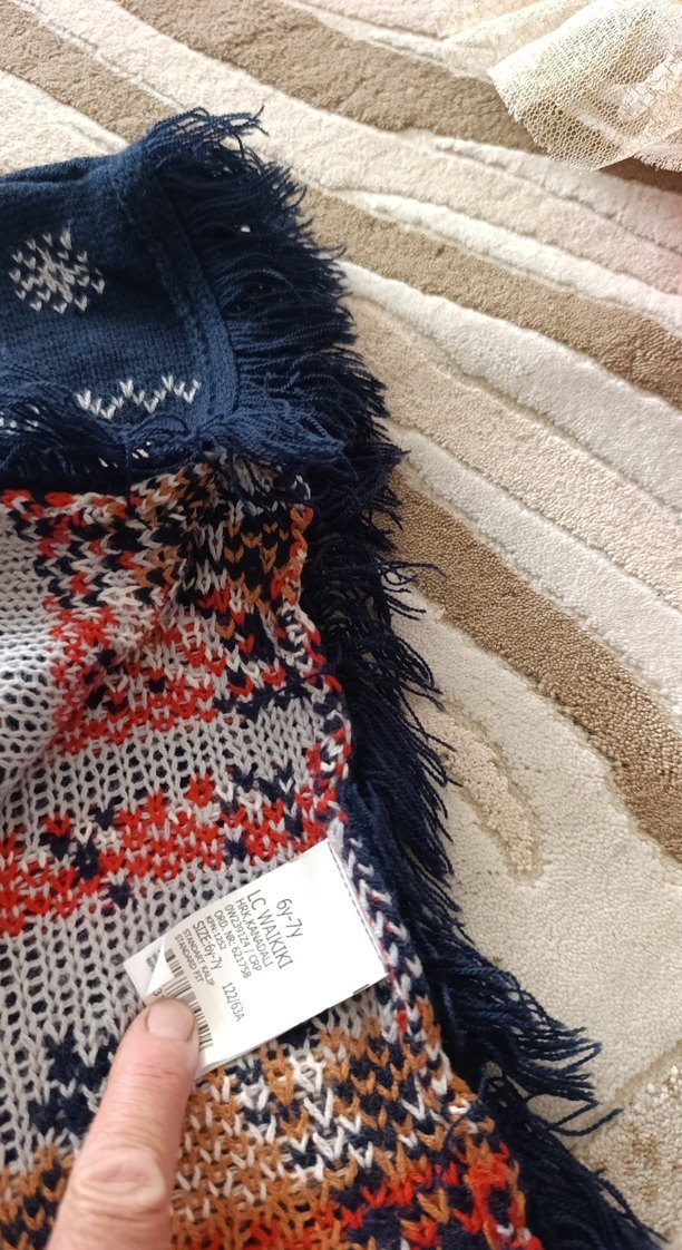 Kapüşonlu Nakışlı Kız Panço - Görsel 3