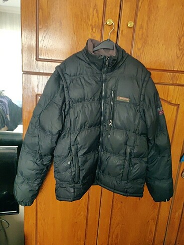 Kışlık ve yelek olabilen şişme mont