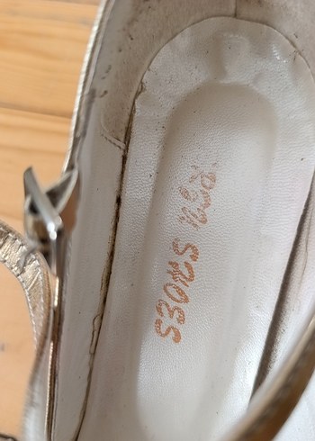 Altın Renkli Tokalı Kadın Topuklu Ayakkabı - Görsel 3