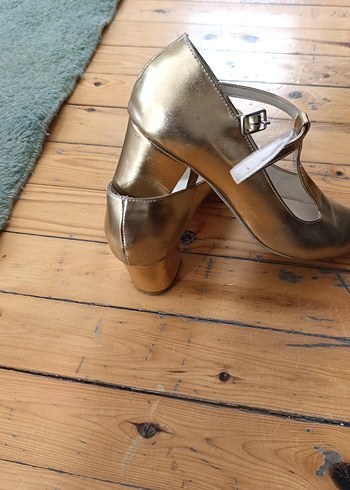 Altın Renkli Tokalı Kadın Topuklu Ayakkabı - Görsel 5