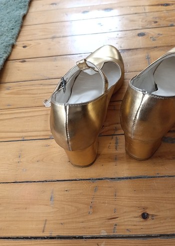 Altın Renkli Tokalı Kadın Topuklu Ayakkabı - Görsel 4