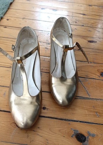 Altın Renkli Tokalı Kadın Topuklu Ayakkabı - Görsel 2